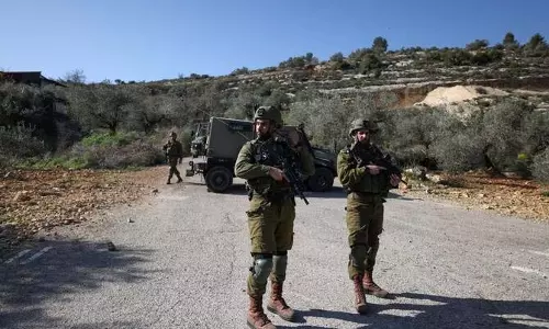 West Bank हमले में एक मृत, तीन घायल West Bank हमले में एक मृत, तीन घायल