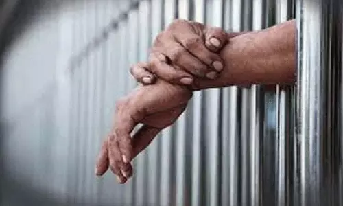 युवती की आत्महत्या मामले में RMP डॉक्टर गिरफ्तार युवती की आत्महत्या मामले में RMP डॉक्टर गिरफ्तार