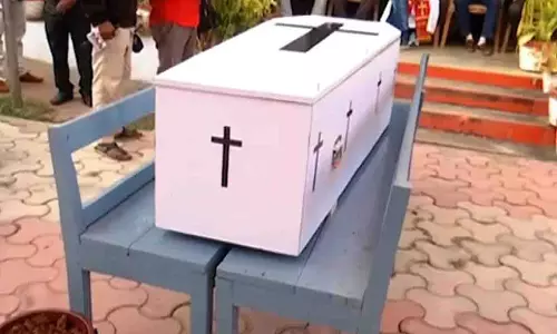 लोकप्रिय ओडिया गायक हुमेन सागर का टिटिलागढ़ में अंतिम संस्कार लोकप्रिय ओडिया गायक हुमेन सागर का टिटिलागढ़ में अंतिम संस्कार