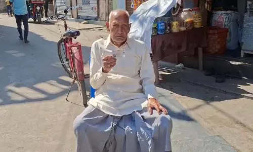 स्वतंत्र भारत के सबसे बुजुर्ग मतदाता का नाम 2002 की सूची से गायब स्वतंत्र भारत के सबसे बुजुर्ग मतदाता का नाम 2002 की सूची से गायब