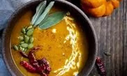 सर्दी में खुद को गर्म रखने के लिए पिएं कद्दू का Soup, जानिए सरल रेसिपी सर्दी में खुद को गर्म रखने के लिए पिएं कद्दू का Soup, जानिए सरल रेसिपी