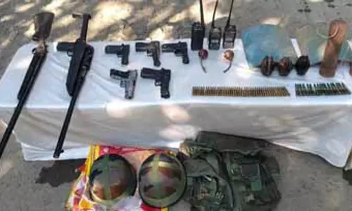 राइफल्स की बड़ी कार्रवाई, उग्रवादियों के ठिकाने से भारी मात्रा में हथियार बरामद राइफल्स की बड़ी कार्रवाई, उग्रवादियों के ठिकाने से भारी मात्रा में हथियार बरामद