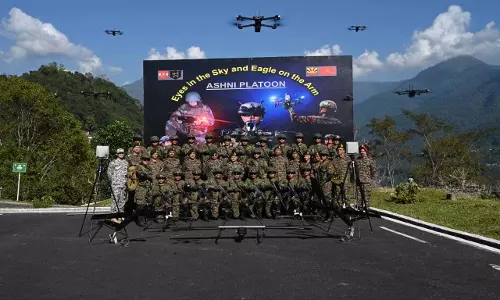COAS जनरल उपेंद्र द्विवेदी ने ब्लैक कैट डिवीजन के अग्रिम चौकियों का किया निरीक्षण COAS जनरल उपेंद्र द्विवेदी ने ब्लैक कैट डिवीजन के अग्रिम चौकियों का किया निरीक्षण