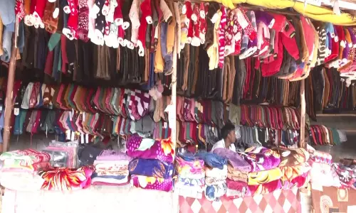 Hyderabad में ठंड का आगमन: सर्दी के आगमन के साथ स्वेटर की बिक्री बढ़ी