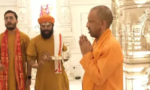 CM आदित्यनाथ राम मंदिर में आगामी ध्वजारोहण समारोह की तैयारियों की समीक्षा के लिए पहुंचे अयोध्या