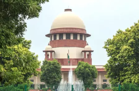 दल-बदल मामले में सुप्रीम कोर्ट की सख्ती, तेलंगाना स्पीकर को एक हफ्ते का अल्टीमेटम दल-बदल मामले में सुप्रीम कोर्ट की सख्ती, तेलंगाना स्पीकर को एक हफ्ते का अल्टीमेटम