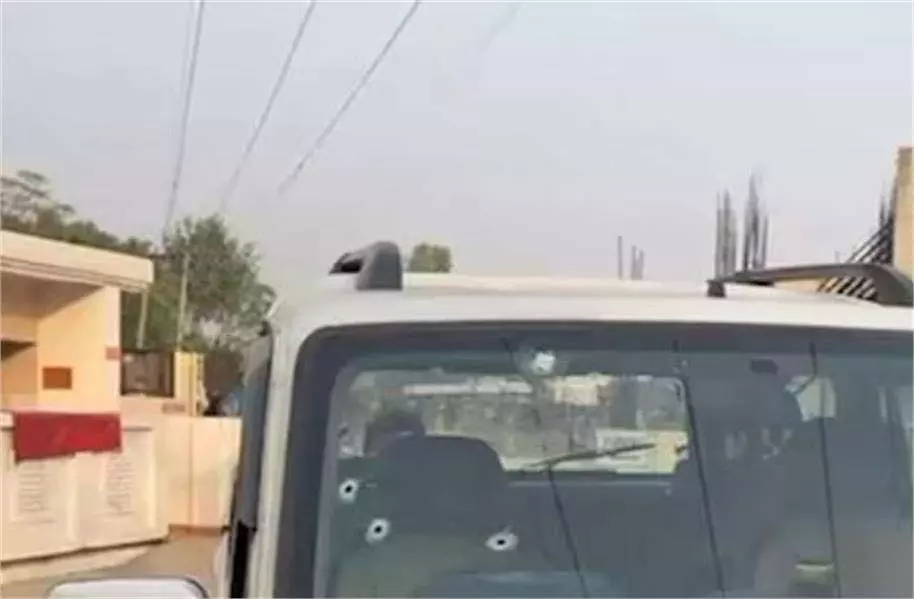 Punjab: बस स्टैंड के बाहर ताबड़तोड़ गोलियां चलीं, लोग इधर-उधर भागे Punjab: बस स्टैंड के बाहर ताबड़तोड़ गोलियां चलीं, लोग इधर-उधर भागे