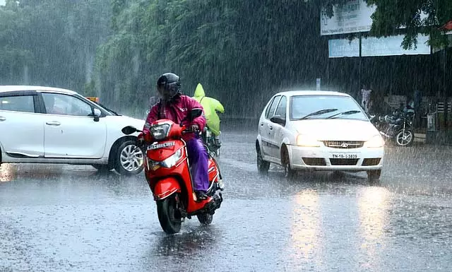 Chennai और 18 जिलों में अगले 2 घंटे तक जारी रहेगी बारिश Chennai और 18 जिलों में अगले 2 घंटे तक जारी रहेगी बारिश