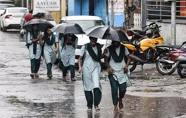 लगातार बारिश: कुड्डालोर और विल्लुपुरम जिलों में आज स्कूलों की छुट्टी लगातार बारिश: कुड्डालोर और विल्लुपुरम जिलों में आज स्कूलों की छुट्टी