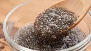 Chia Seeds Benefits: जानिए सर्दियों में गुनगुने पानी में चिया सीड्स मिलाकर खाने के फायदे Chia Seeds Benefits: जानिए सर्दियों में गुनगुने पानी में चिया सीड्स मिलाकर खाने के फायदे