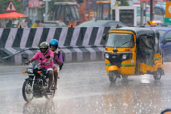 IMD ने आज तमिलनाडु के आठ जिलों में भारी बारिश की चेतावनी दी IMD ने आज तमिलनाडु के आठ जिलों में भारी बारिश की चेतावनी दी