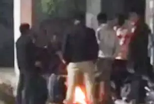 अलाव के पास सो गया बुजुर्ग, जिंदा जलकर मौत अलाव के पास सो गया बुजुर्ग, जिंदा जलकर मौत