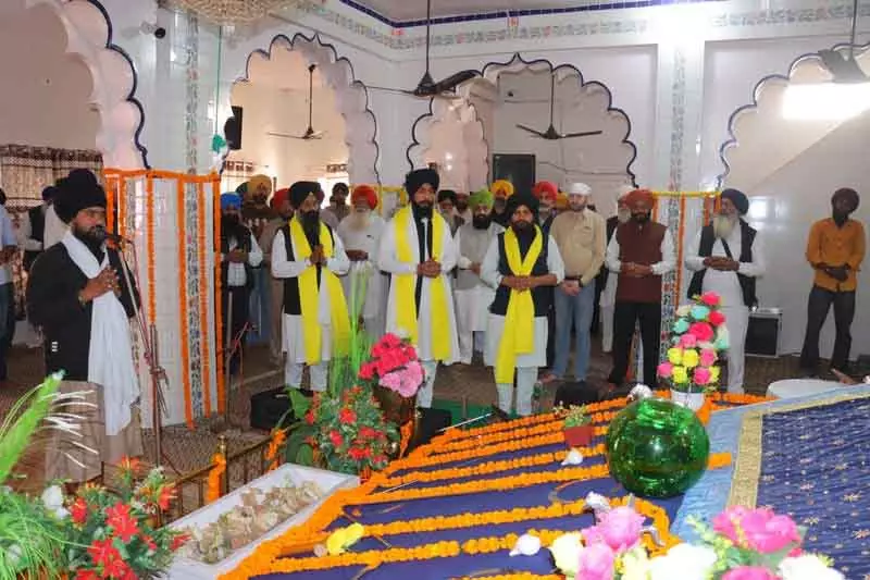 Amritsar गुरुद्वारा वजीर भुल्लर में हुआ कीर्तन दरबार Amritsar गुरुद्वारा वजीर भुल्लर में हुआ कीर्तन दरबार