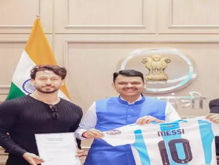 टाइगर श्रॉफ को मुख्यमंत्री देवेंद्र फडणवीस के साथ देखकर खुश हुए जैकी श्रॉफ टाइगर श्रॉफ को मुख्यमंत्री देवेंद्र फडणवीस के साथ देखकर खुश हुए जैकी श्रॉफ