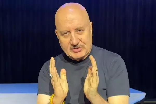 Anupam Kher बोले, अजिंक्य रहाणे के साथ उड़ान में डरावनी लैंडिंग के बाद खो दिया कंट्रोल Anupam Kher बोले, अजिंक्य रहाणे के साथ उड़ान में डरावनी लैंडिंग के बाद खो दिया कंट्रोल