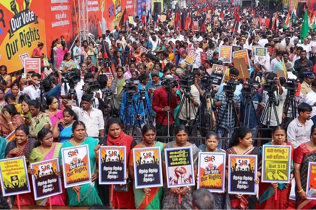 Tamil Nadu राजस्व कर्मचारी बोले, काम के दबाव के चलते SIR का बहिष्कार Tamil Nadu राजस्व कर्मचारी बोले, काम के दबाव के चलते SIR का बहिष्कार