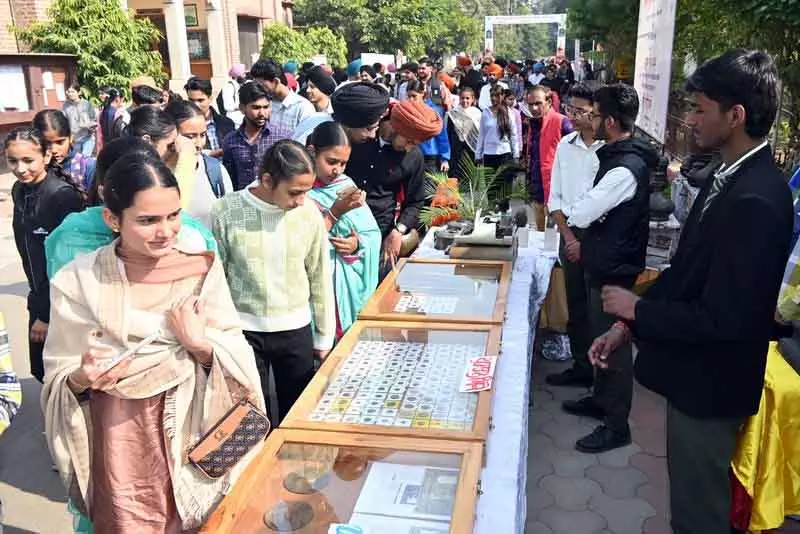 Amritsar साहित्य उत्सव में भाषाई विरासत के संरक्षण का आह्वान Amritsar साहित्य उत्सव में भाषाई विरासत के संरक्षण का आह्वान