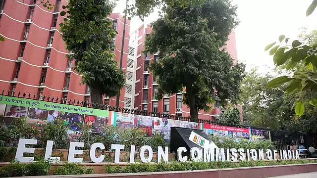 West Bengal: चुनाव आयोग ने फर्जी, मृत मतदाताओं का पता लगाने के लिए एआई का इस्तेमाल किया West Bengal: चुनाव आयोग ने फर्जी, मृत मतदाताओं का पता लगाने के लिए एआई का इस्तेमाल किया