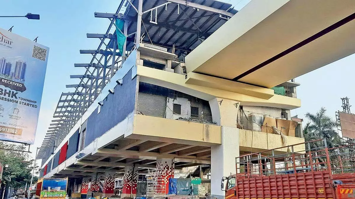 Mumbai Metro : 70 फुट नीचे गिरने से सुपरवाइजर की मौत Mumbai Metro : 70 फुट नीचे गिरने से सुपरवाइजर की मौत