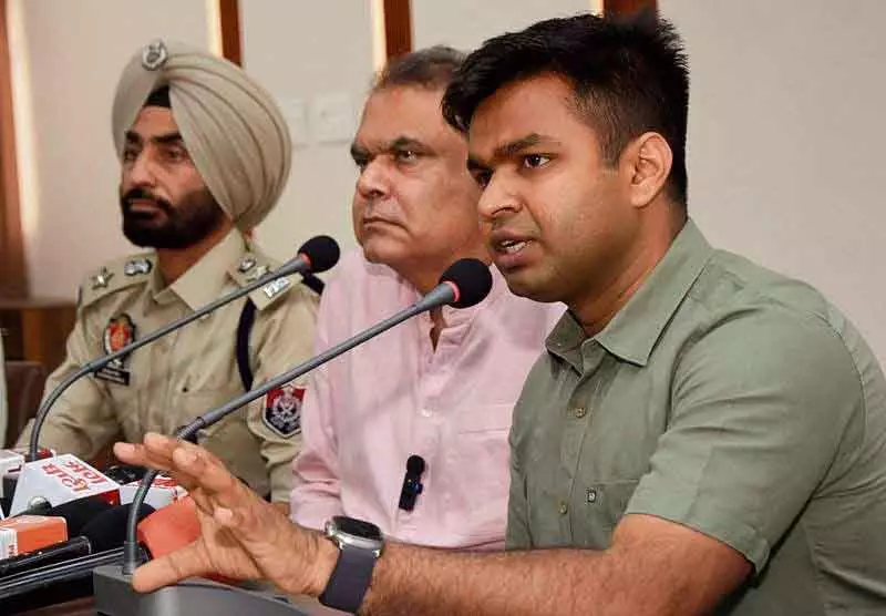 Ludhiana डीसी ने बुनियादी ढांचा, यातायात परियोजनाओं की समीक्षा की Ludhiana डीसी ने बुनियादी ढांचा, यातायात परियोजनाओं की समीक्षा की