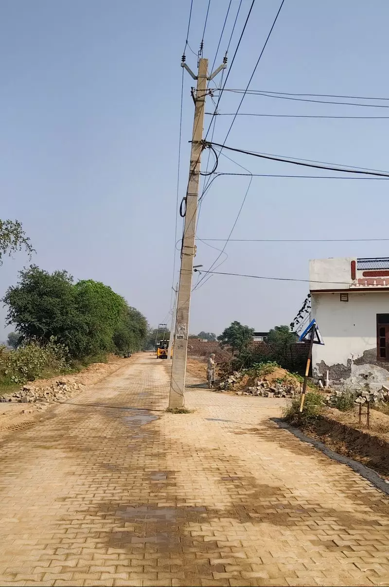 Fatehabad में निर्माणाधीन सड़क से सुरक्षा संबंधी चिंताएं बढ़ीं Fatehabad में निर्माणाधीन सड़क से सुरक्षा संबंधी चिंताएं बढ़ीं