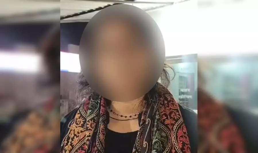 OMG! प्रेमी की शादी में प्रेमिका ने किया हंगामा, बरातियों के बीच अफरा-तफरी मची OMG! प्रेमी की शादी में प्रेमिका ने किया हंगामा, बरातियों के बीच अफरा-तफरी मची