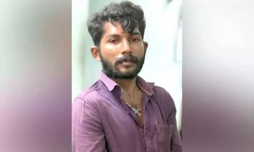 Kerala : 17 वर्षीय लड़की से बलात्कार के आरोप में युवक गिरफ्तार Kerala : 17 वर्षीय लड़की से बलात्कार के आरोप में युवक गिरफ्तार