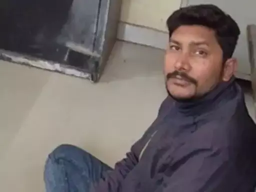ट्रेन से एक राज्य से दूसरा राज्य शराब सप्लाई करता था युवक, राजनांदगांव में गिरफ्तार ट्रेन से एक राज्य से दूसरा राज्य शराब सप्लाई करता था युवक, राजनांदगांव में गिरफ्तार