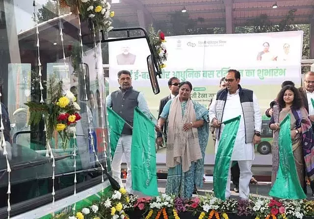 दिल्ली में 40 नई इलेक्ट्रिक बसें: Rekha Gupta दिल्ली में 40 नई इलेक्ट्रिक बसें: Rekha Gupta