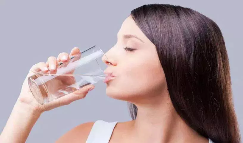 क्या आपको ये लक्षण दिखाई दे रहे हैं? इसका मतलब है कि आप पर्याप्त पानी नहीं पी रहे हैं! क्या आपको ये लक्षण दिखाई दे रहे हैं? इसका मतलब है कि आप पर्याप्त पानी नहीं पी रहे हैं!