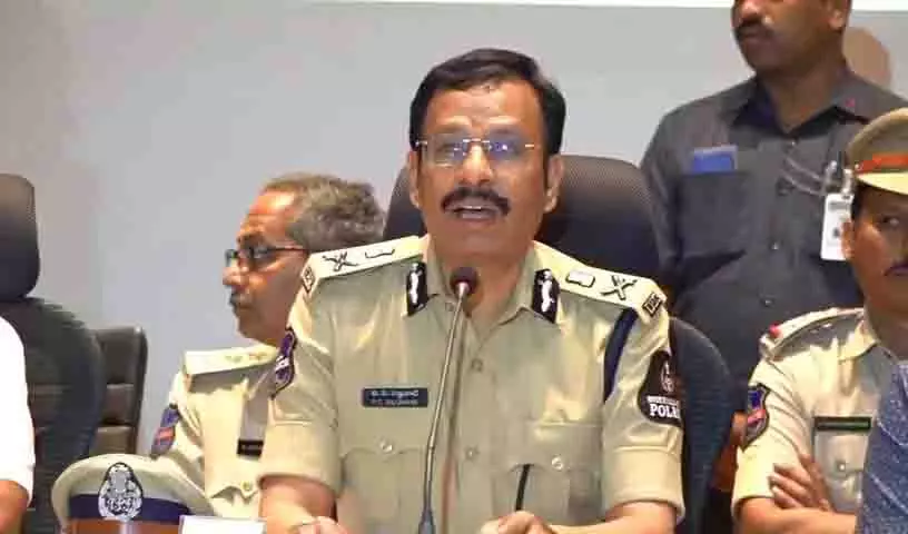 हैदराबाद में ऑनलाइन धमकियों पर सज्जनार ने जताई शून्य सहिष्णुता की नीति हैदराबाद में ऑनलाइन धमकियों पर सज्जनार ने जताई शून्य सहिष्णुता की नीति