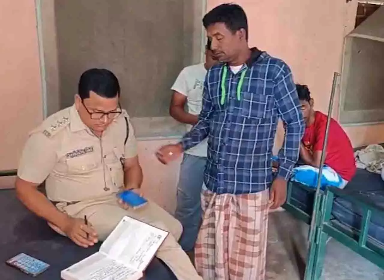 ओडिशा में संदिग्ध बांग्लादेशी घुसपैठियों पर बड़ी कार्रवाई ओडिशा में संदिग्ध बांग्लादेशी घुसपैठियों पर बड़ी कार्रवाई