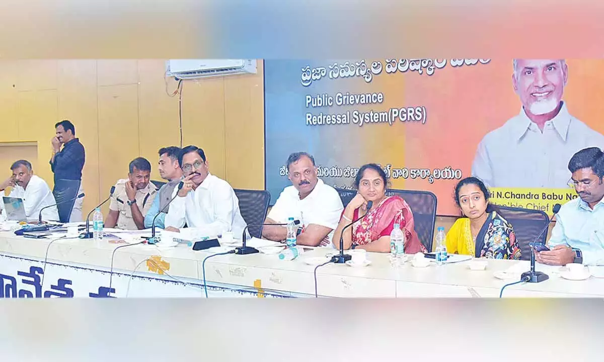 Andhra: प्रधानमंत्री की पुट्टपर्थी यात्रा के लिए व्यवस्थाओं की समीक्षा की गई Andhra: प्रधानमंत्री की पुट्टपर्थी यात्रा के लिए व्यवस्थाओं की समीक्षा की गई