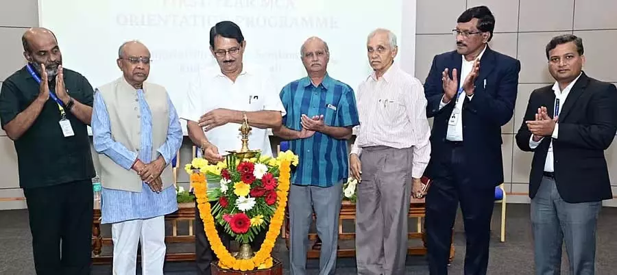 हमें स्नेह से भरे शिक्षित समुदाय की आवश्यकता है: G.S. Narayana Rao हमें स्नेह से भरे शिक्षित समुदाय की आवश्यकता है: G.S. Narayana Rao