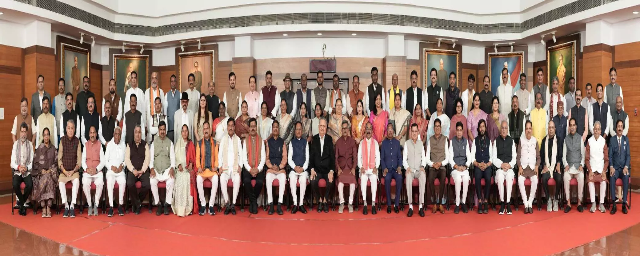 रायपुर में विधानसभा की ऐतिहासिक तस्वीर रायपुर में विधानसभा की ऐतिहासिक तस्वीर