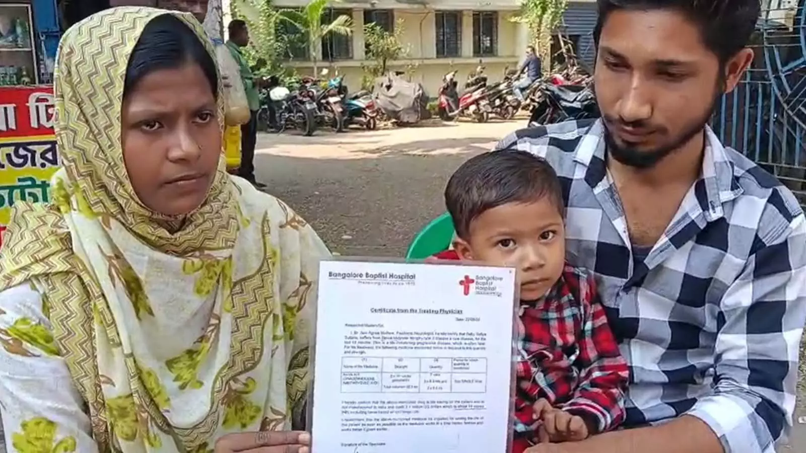 दो साल के बच्चे की जान बचाने के लिए दंपति ने मदद की अपील की दो साल के बच्चे की जान बचाने के लिए दंपति ने मदद की अपील की