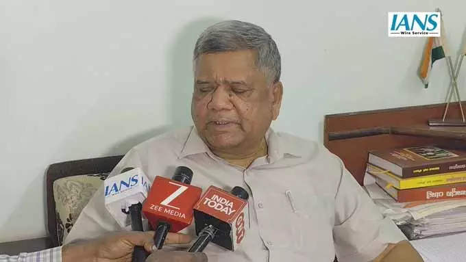 भाजपा सांसद जगदीश शेट्टर ने दक्षिण-पश्चिम रेलवे के जीएम से की लंबी बैठक भाजपा सांसद जगदीश शेट्टर ने दक्षिण-पश्चिम रेलवे के जीएम से की लंबी बैठक