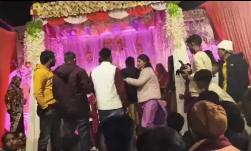 तलाक की प्रक्रिया के बीच दूसरी शादी कर रहा था युवक, मंडप में पुलिस लेकर पहुंच गई पहली पत्नी