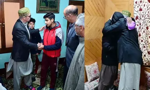 CM Omar ने नौगाम विस्फोट पीड़ितों के परिवारों से मुलाकात की, पूर्ण सहायता का आश्वासन दिया CM Omar ने नौगाम विस्फोट पीड़ितों के परिवारों से मुलाकात की, पूर्ण सहायता का आश्वासन दिया