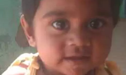 Tamil Nadu : स्कूल वैन के पहिये की चपेट में आने से बच्चे की मौत Tamil Nadu : स्कूल वैन के पहिये की चपेट में आने से बच्चे की मौत