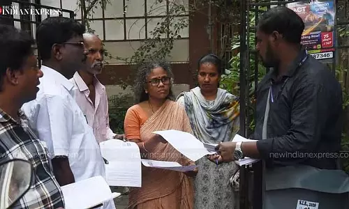 Tamil Nadu : मतदान केंद्र स्तर के अधिकारी का वेतन 6,000 रुपये से बढ़ाकर 12,000 रुपये किया गया Tamil Nadu : मतदान केंद्र स्तर के अधिकारी का वेतन 6,000 रुपये से बढ़ाकर 12,000 रुपये किया गया