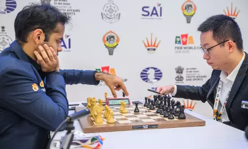 FIDE Cup 2025 में एरिगैसी, वेई यी की दमदार जीत; नोडिरबेक की सेमीफाइनल बुकिंग FIDE Cup 2025 में एरिगैसी, वेई यी की दमदार जीत; नोडिरबेक की सेमीफाइनल बुकिंग
