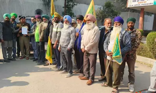 बीकेयू (दोआबा) ने Phagwara में किया विरोध प्रदर्शन, बकाया गन्ना मूल्य को लेकर सौंपा ज्ञापन बीकेयू (दोआबा) ने Phagwara में किया विरोध प्रदर्शन, बकाया गन्ना मूल्य को लेकर सौंपा ज्ञापन
