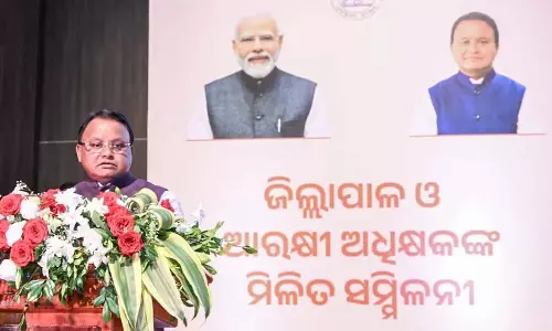 Odisha CM : नौकरशाहों और पुलिसकर्मियों से सुशासन और प्रभावी नीति कार्यान्वयन सुनिश्चित करने को कहा Odisha CM : नौकरशाहों और पुलिसकर्मियों से सुशासन और प्रभावी नीति कार्यान्वयन सुनिश्चित करने को कहा