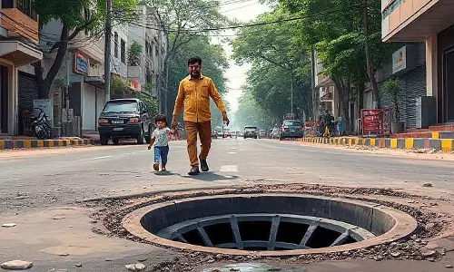 Thane : खुले सीवर चैंबर में 20 फीट नीचे गिरने से 2 साल का बच्चा घायल Thane : खुले सीवर चैंबर में 20 फीट नीचे गिरने से 2 साल का बच्चा घायल