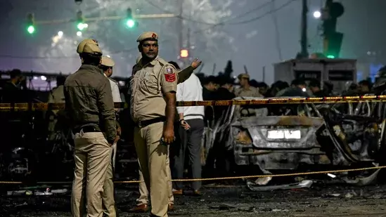 Red Fort blast, उमर नबी पुलिस से बचता हुआ, कबाब बना रहा, सीसीटीवी फुटेज दिखाया Red Fort blast, उमर नबी पुलिस से बचता हुआ, कबाब बना रहा, सीसीटीवी फुटेज दिखाया