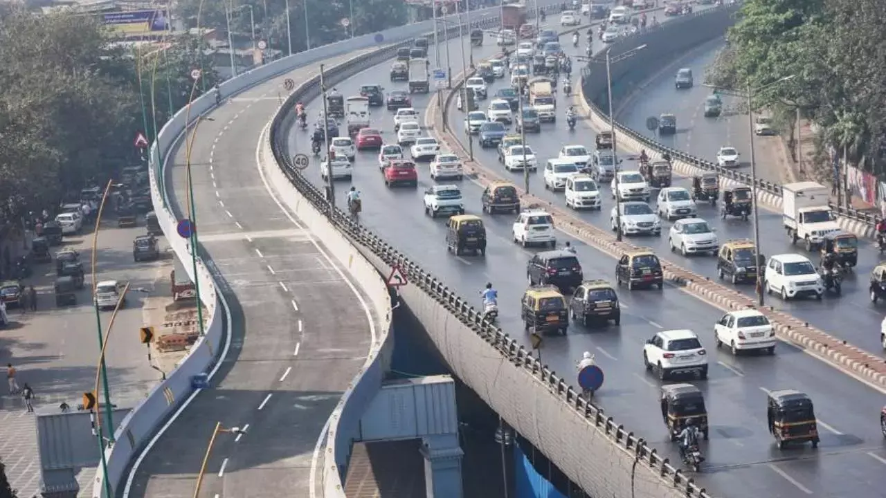 Mumbai: मुंबई में फ्लाईओवर सुरक्षा बढ़ाने के लिए शिंदे ने उठाया कदम Mumbai: मुंबई में फ्लाईओवर सुरक्षा बढ़ाने के लिए शिंदे ने उठाया कदम