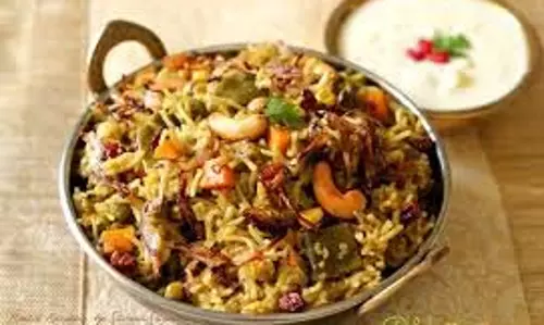 Palak Biryani : पालक से बनाएं फ्लेवरफुल और हेल्दी बिरयानी Palak Biryani : पालक से बनाएं फ्लेवरफुल और हेल्दी बिरयानी