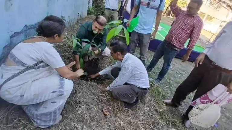 Guwahati के नागरिकों ने ज़ुबीन गर्ग का जन्मदिन वृक्ष दिवस के रूप में मनाया Guwahati के नागरिकों ने ज़ुबीन गर्ग का जन्मदिन वृक्ष दिवस के रूप में मनाया