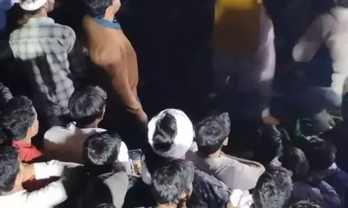 Haryana के नूंह में शादी में डांस करने वाली लड़की को छेड़खानी का विरोध करने पर पीटा गया Haryana के नूंह में शादी में डांस करने वाली लड़की को छेड़खानी का विरोध करने पर पीटा गया